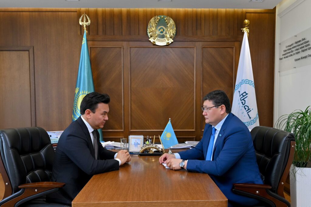 Облыс әкімі халықаралық «Қазақ тілі» қоғамының президенті Рауан Кенжеханұлымен кездесті