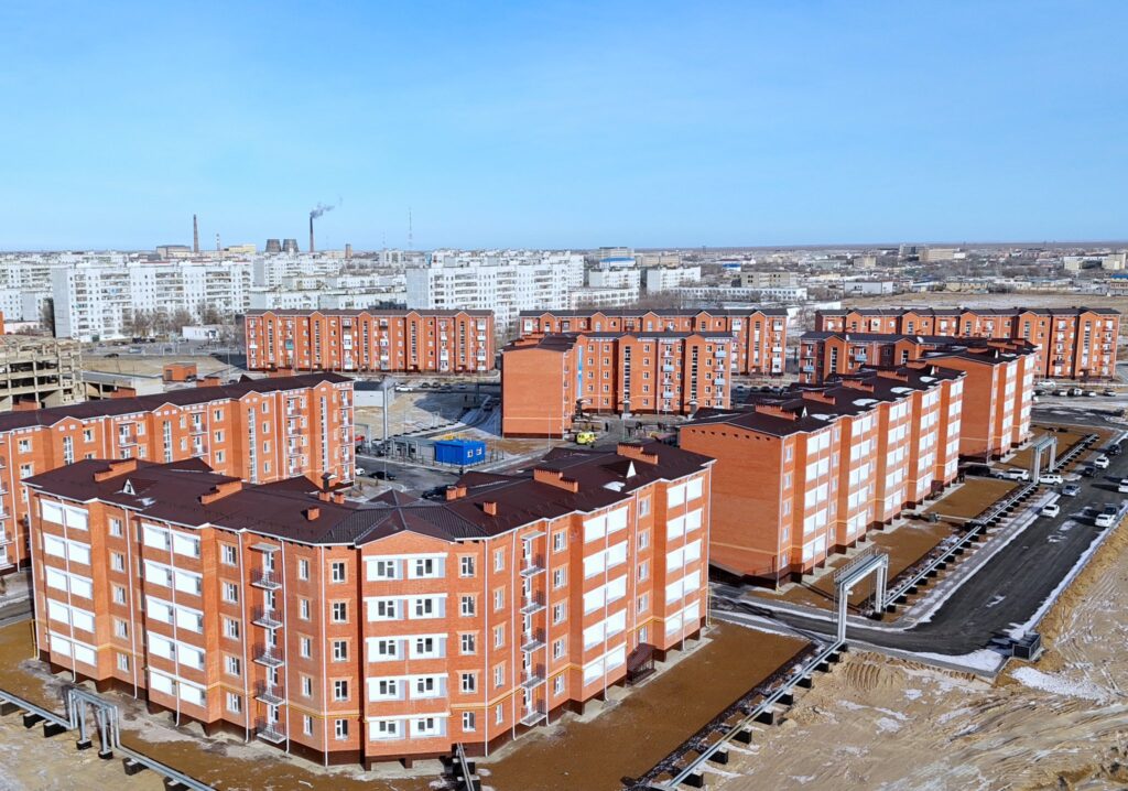 БАЙҚОҢЫР ҚАЛАСЫ ТҰРҒЫНДАРЫНА 250 ПӘТЕРЛІК 5 ТҰРҒЫН ҮЙ ТАБЫСТАЛДЫ