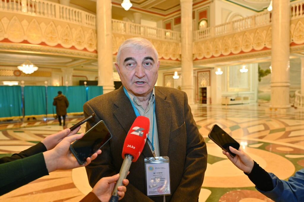 Әзербайжандық бақылаушы референдумға оң баға берді