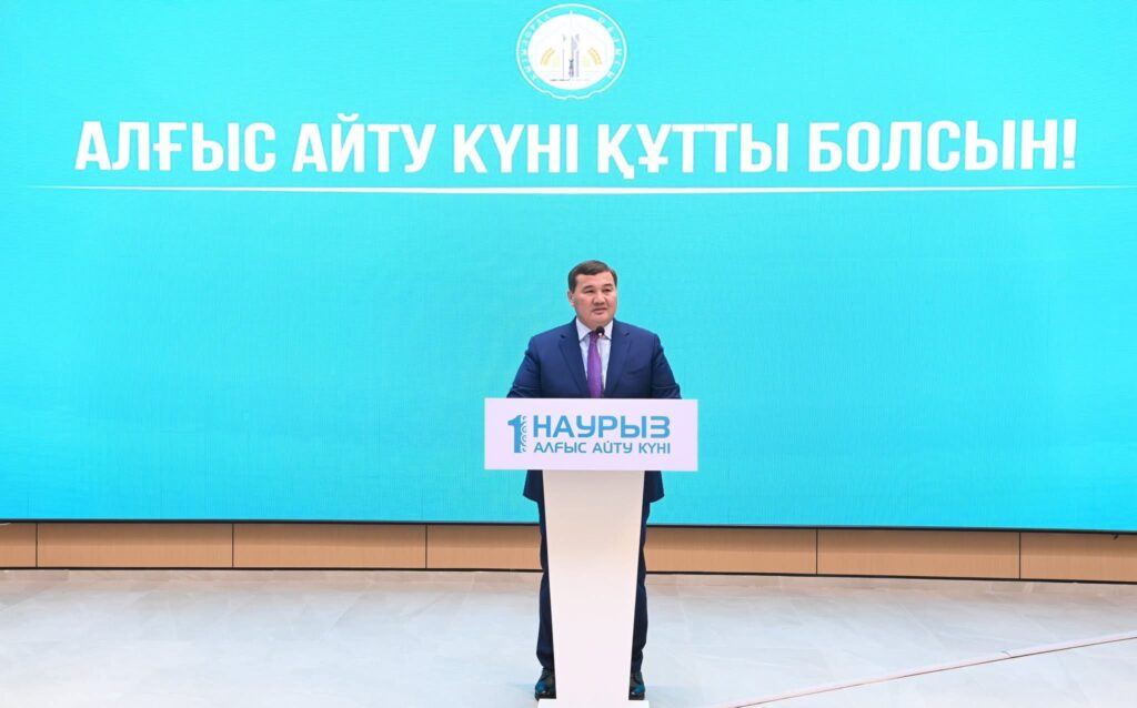 АЙМАҚ БАСШЫСЫ АЛҒЫС АЙТУ КҮНІНЕ ОРАЙ БІРҚАТАР САЛАНЫҢ ҚЫЗМЕТКЕРЛЕРІН МАРАПАТТАДЫ