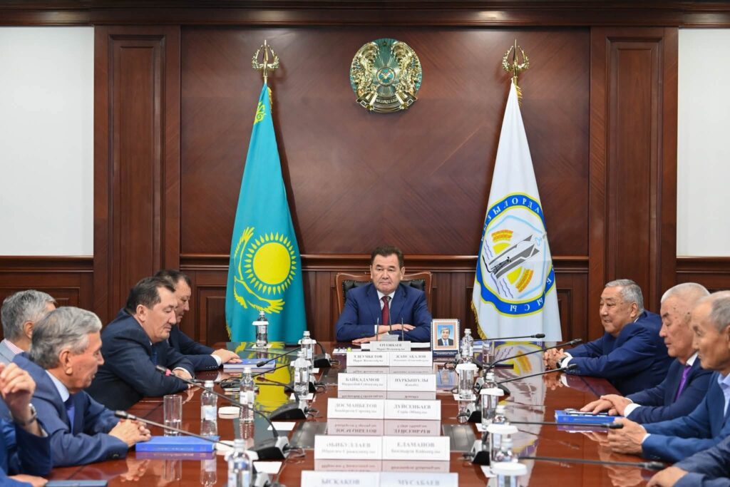 ҚҰРЫЛЫС САЛАСЫНЫҢ АРДАГЕРІН МЕРЕЙТОЙЫМЕН ҚҰТТЫҚТАДЫ